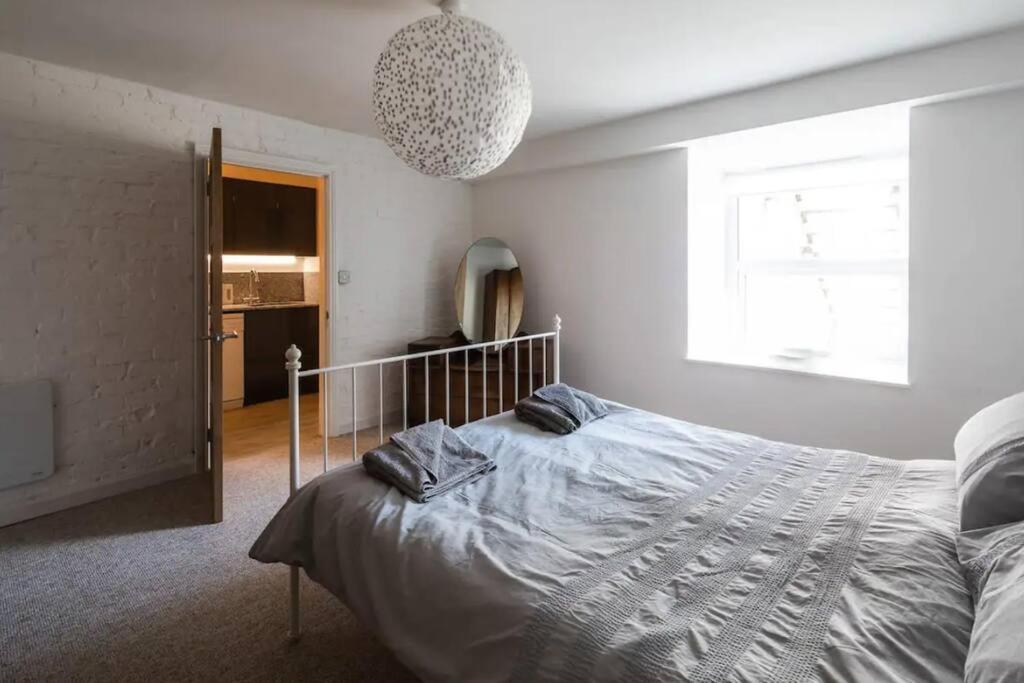 Spacious 2 Bedroom Apartment Near Seafront Пензанс Экстерьер фото